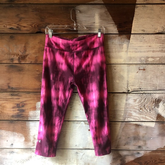 Under Armour Pants - Under Armour Medium Cropped Pink Tie-Dye Leggings Under Armour Pants - Under Armour Medium Cropped Pink Tie-Dye Leggings